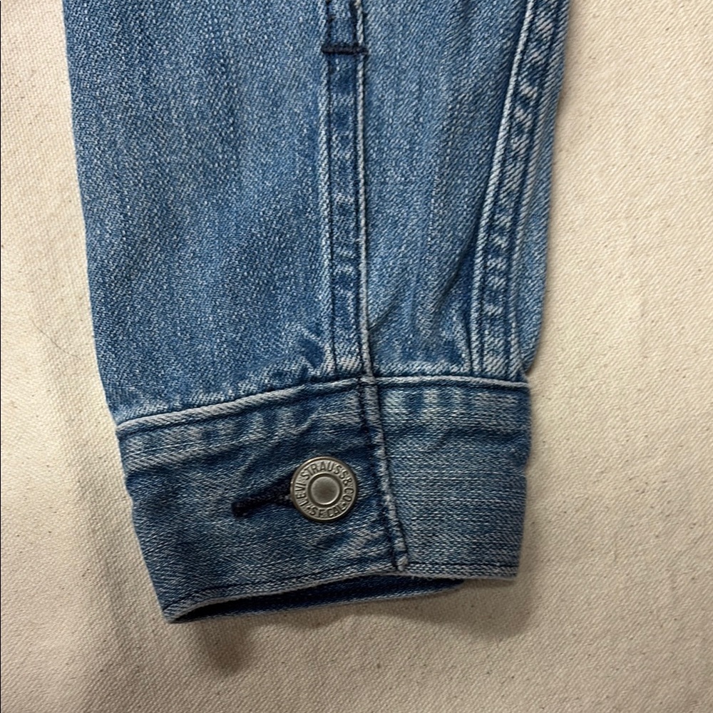 Levi’s Trucker Jacket - image 6